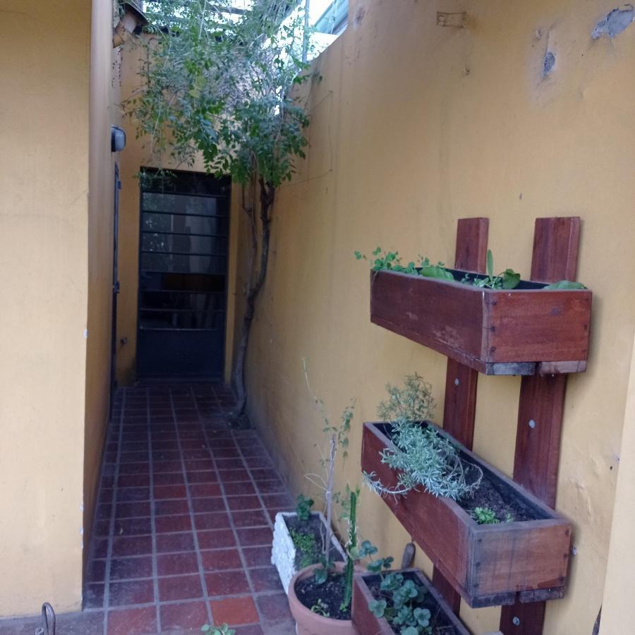 Habitación en casa particular Habitación De Huéspedes Con Entrada Independiente *
